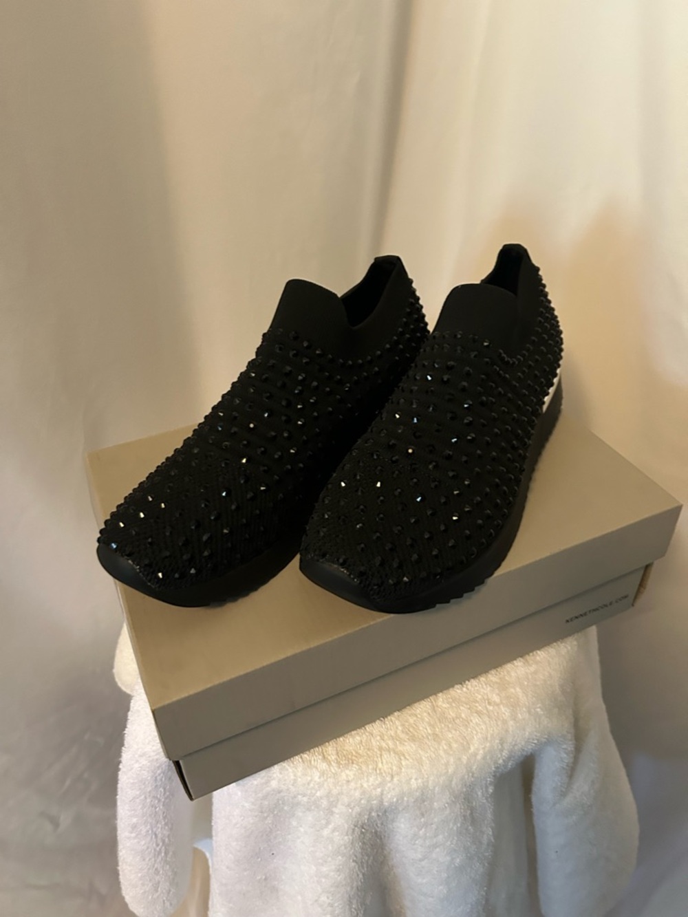 Kenneth Cole REACTION Black Jewel Jogger - Picture 2 of 7
